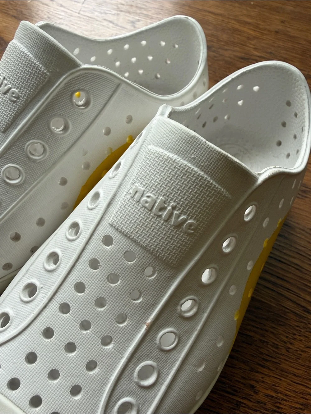 Native Jefferson Kids Unisex White Yellow Slip-On Water Shoes Half Circle 12